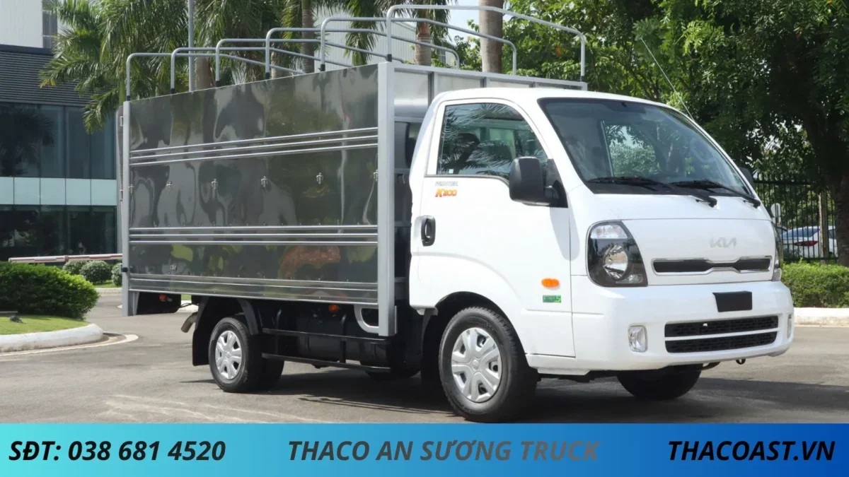 K200 thùng mui bạt không bửng màu trắng XE TẢI KIA K200 THÙNG MUI BẠT KHÔNG MỞ BỬNG DÀI 3M2 TẢI 1950KG MÀU TRẮNG