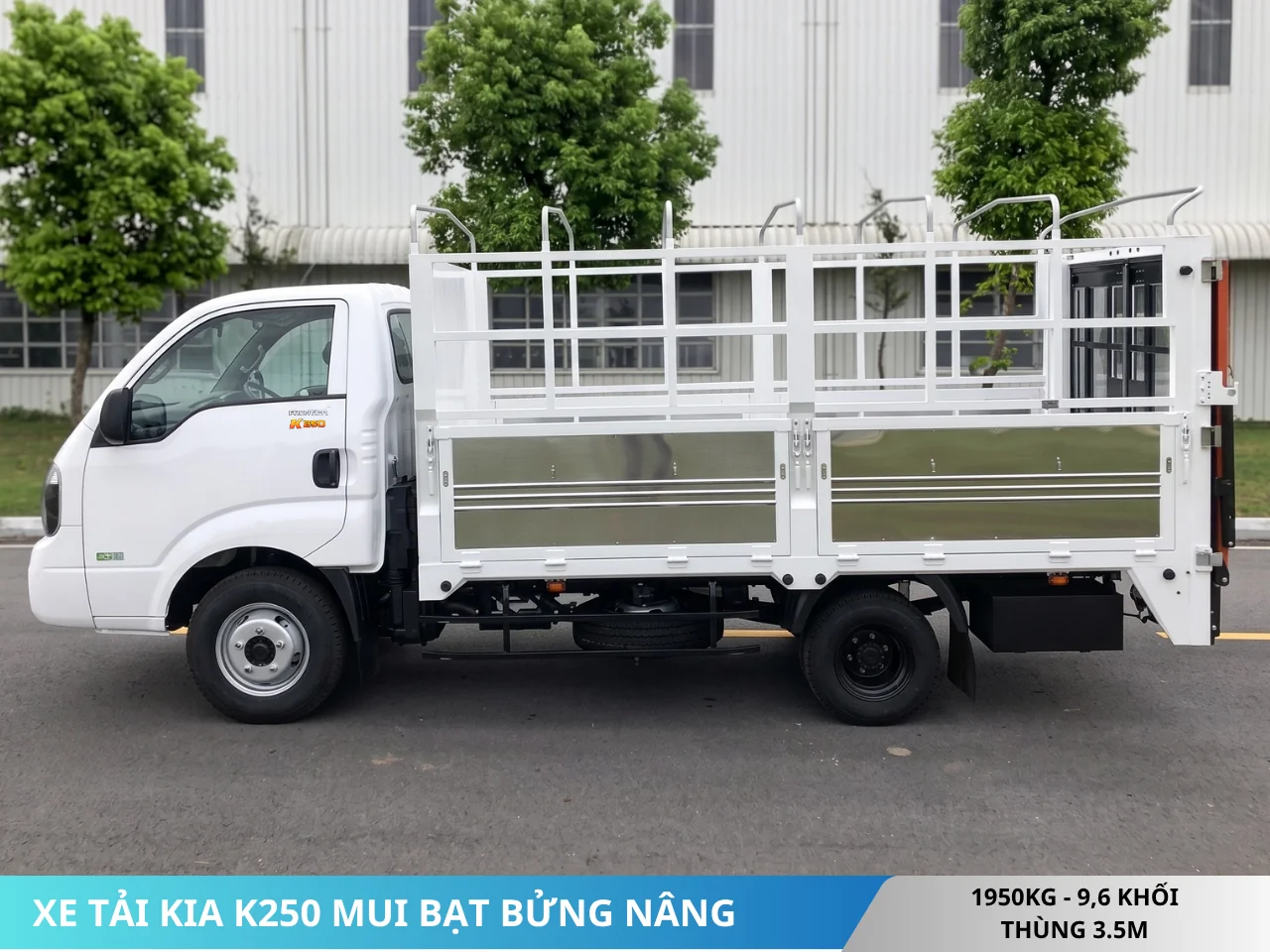 Xe tải Kia K250 mui bạc bửng nâng màu trắng